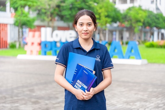 Hành trình từ "mù code" đến học bổng toàn phần Women in STEM của nữ sinh khối xã hội