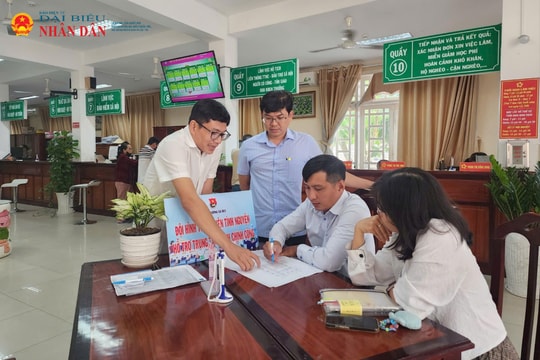 Đồng Tháp: Cán bộ sẵn sàng làm việc ngoài giờ hành chính phục vụ Nhân dân