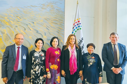 Phó Chủ tịch Quốc hội Nguyễn Thị Thanh gặp lãnh đạo Liên minh Nghị viện Pháp ngữ