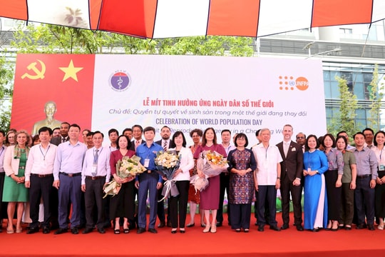 Bộ Y tế đề xuất hỗ trợ bằng tiền mặt hoặc hiện vật với gia đình sinh con một bề, có hai con gái