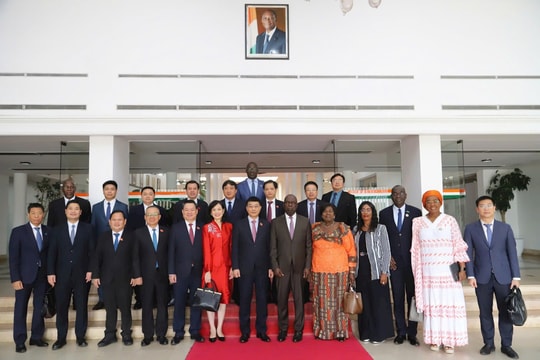 Phó Chủ tịch Quốc hội Vũ Hồng Thanh hội đàm với Phó Chủ tịch Quốc hội Bờ Biển Ngà