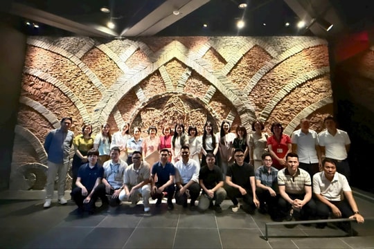 Chi bộ Ban Điện tử tổ chức sinh hoạt chuyên đề tại Khu trưng bày khảo cổ dưới lòng tòa nhà Quốc hội