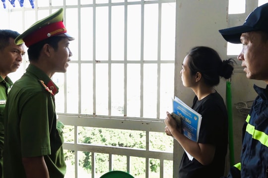 TP. Hồ Chí Minh: Phường mới ra quân vận động tháo gỡ lồng sắt tại chung cư