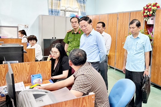 Triệt để giải quyết thủ tục hành chính, hỗ trợ phát triển kinh tế