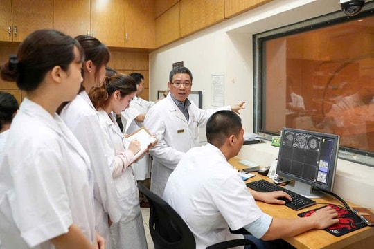 Học viên Ấn Độ tới Trường Đại học Y Dược Đại học Quốc gia Hà Nội học thạc sĩ y khoa