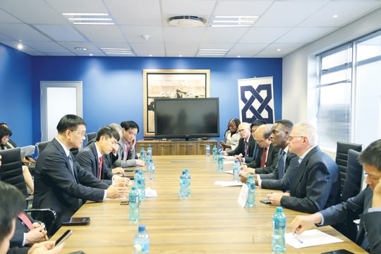 Phó Chủ tịch Quốc hội Vũ Hồng Thanh làm việc với Phòng Thương mại và Công nghiệp Nam Phi