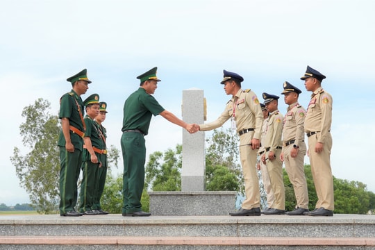 Trạm kiểm soát Biên phòng cửa khẩu Tịnh Biên làm thủ tục xuất, nhập cảnh khoảng 90.000 người