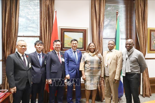 Phó Chủ tịch Quốc hội Vũ Hồng Thanh hội kiến Chủ tịch Thượng viện Nam Phi