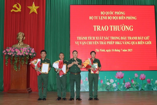 Tây Ninh: Khen thưởng lực lượng bắt giữ vụ vận chuyển 18kg vàng qua biên giới