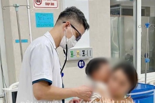 Cấp cứu kịp thời 2 bệnh nhi ngộ độc khí thải trong ô tô