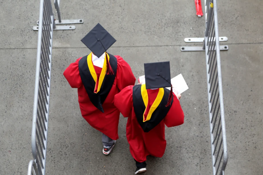 Người trẻ tìm lối đi riêng trong thị trường lao động ảm đạm