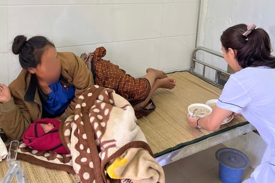 Đỡ đẻ thành công cho sản phụ người Lào trên đường chuyển viện