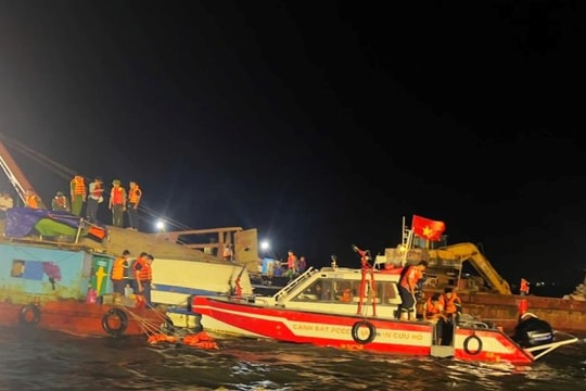 Đã tìm thấy 38 người trong vụ chìm tàu trên Vịnh Hạ Long