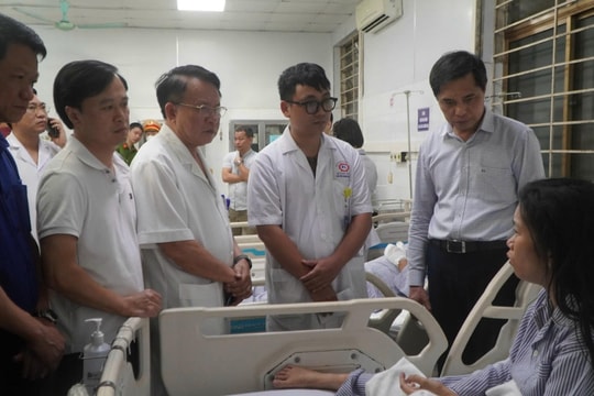 Lãnh đạo tỉnh Quảng Ninh thăm hỏi, hỗ trợ các nạn nhân trong vụ đắm tàu du lịch trên Vịnh Hạ Long