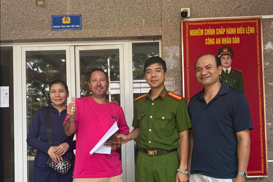 Du khách quốc tế gửi thư cảm ơn Công an phường Tây Hồ vì giúp tìm lại tài sản thất lạc