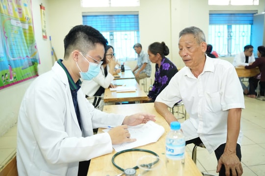 Hà Nội: Hơn 6.600 người dân xã Minh Châu được thăm khám, cấp phát thuốc miễn phí