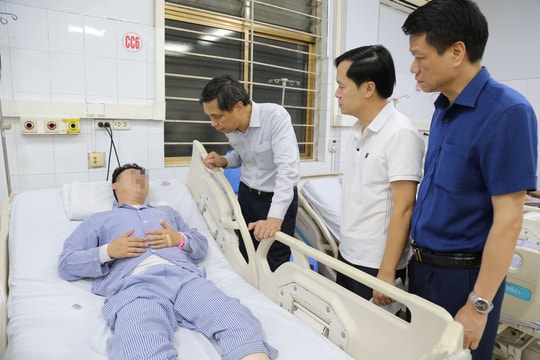 Vụ lật tàu trên Vịnh Hạ Long: 10 nạn nhân cấp cứu ở Bệnh viện Quảng Ninh đang dần ổn định