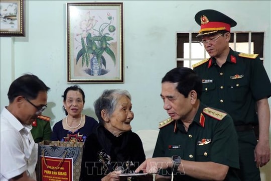 Đại tướng Phan Văn Giang thăm gia đình chính sách và người có công tỉnh Đắk Lắk