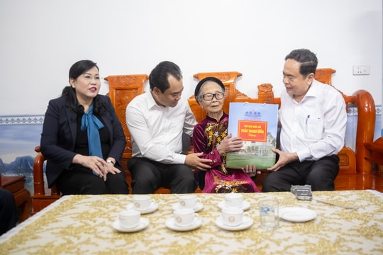 Chủ tịch Quốc hội Trần Thanh Mẫn tri ân người có công tại Thái Nguyên