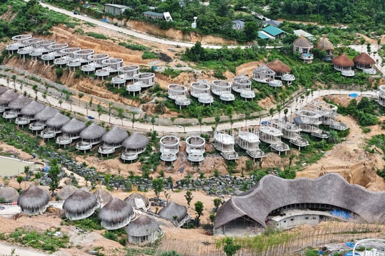 Vụ cụ bà 70 tuổi nghe tư vấn mua nhầm "Thẻ du lịch" gần 300 triệu đồng: Luật sư cho rằng bán "kỳ nghỉ" khi công trình chưa hoàn thiện là thiếu cơ sở pháp lý