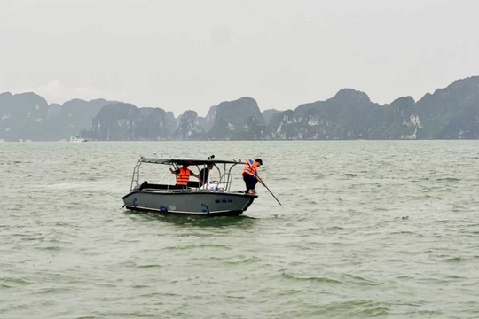 Tìm thấy thi thể cháu bé trong vụ chìm tàu trên vịnh Hạ Long