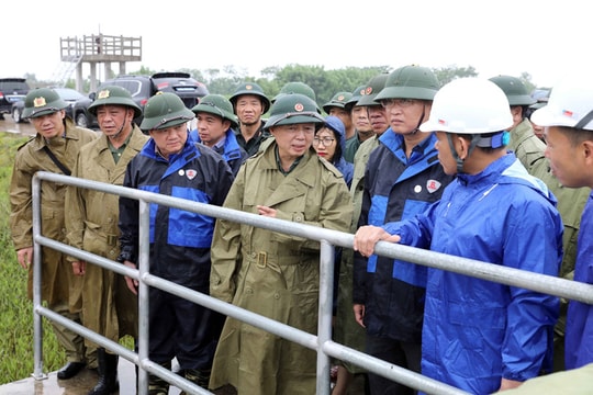 Deputy PM inspects storm preparedness in Hung Yen, Hai Phong