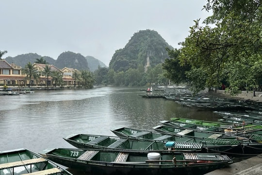 Ninh Bình tạm dừng đón khách du lịch bằng phương tiện đường thủy để tránh bão WIPHA