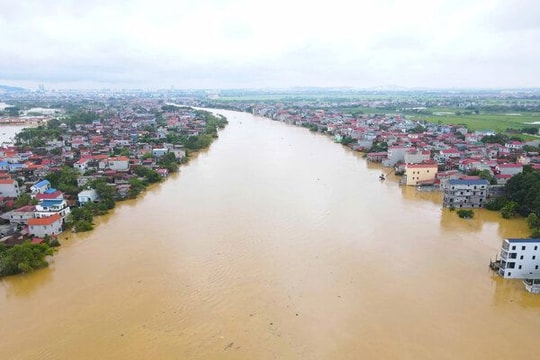 Hoàn lưu bão số 3 gây lũ lớn: Nghệ An, Hà Tĩnh khẩn trương sơ tán dân, ứng phó thiên tai