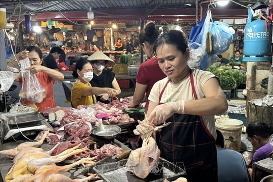 Kiểm soát thị trường, ổn định giá cả trong những ngày mưa bão