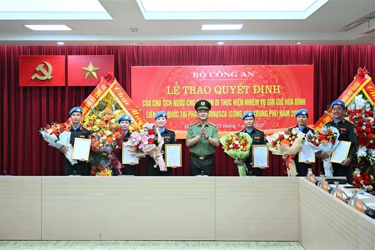 Trao quyết định cho 6 sĩ quan Công an nhân dân thực hiện nhiệm vụ gìn giữ hòa bình tại Phái bộ MINUSCA