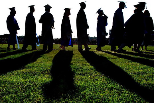 Học đại học để làm gì? Gen Z bắt đầu hoài nghi con đường truyền thống