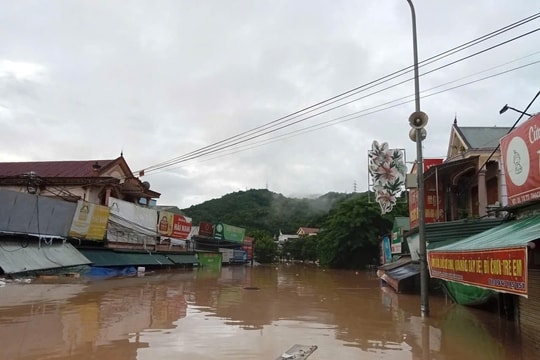 Bão số 3 Wipha khiến 2 người chết, 6 sự cố đê điều và 3.351 nhà bị ngập nặng