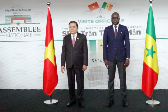 Senegal holds official welcome ceremony for Vietnam’s top legislator