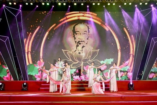 Tổ chức chương trình nghệ thuật “Hà Nội - Sáng mãi khát vọng Việt Nam”