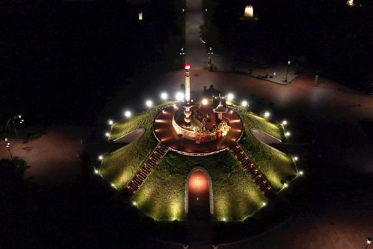 Thành cổ Quảng Trị tháng 7: Nén hương tri ân vọng mãi non sông