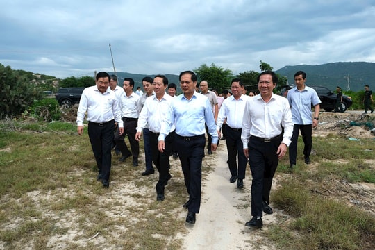 Phó Thủ tướng Bùi Thanh Sơn khảo sát tình hình tái định cư vùng quy hoạch điện hạt nhân