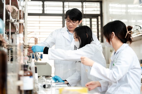 Trường Đại học Dược Hà Nội công bố điểm sàn từ 21- 22 và bảng điểm quy đổi
