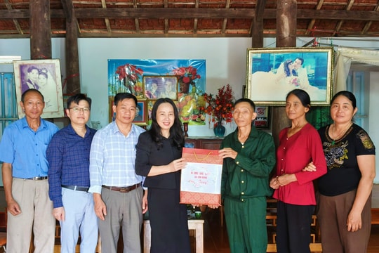 Bắc Ninh: Lãnh đạo xã Sơn Động thăm, tặng quà thương binh, gia đình chính sách tiêu biểu trên địa bàn xã