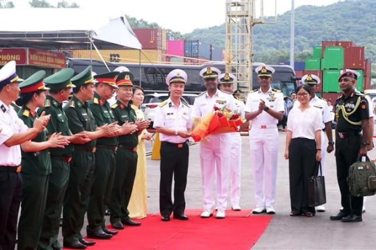 Indian Navy ship makes port call in Da Nang