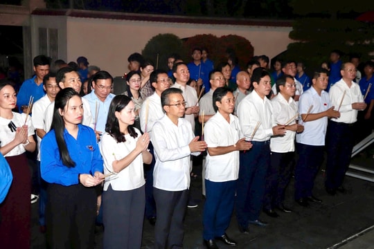 Thắp nến tri ân các anh hùng liệt sĩ tại Ngã ba Đồng Lộc