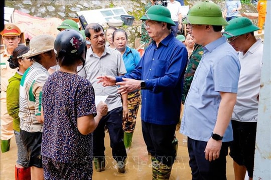 Phó Thủ tướng Mai Văn Chính: Không để người dân nào bị đói, khát, cô lập trong lũ lụt