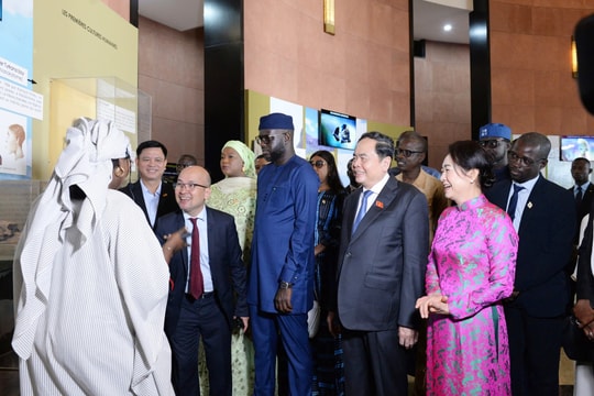 Chủ tịch Quốc hội Trần Thanh Mẫn cùng Chủ tịch Quốc hội Senegal thăm Bảo tàng Văn minh châu Phi