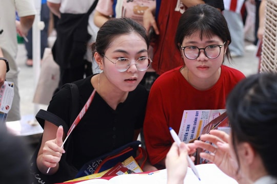 Học viện Ngân hàng công bố bảng quy đổi điểm, điểm sàn nhận hồ sơ là 21