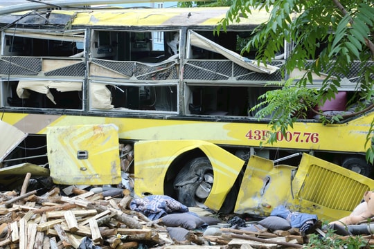 Hiện trường vụ lật xe khiến 9 người tử vong ở Hà Tĩnh