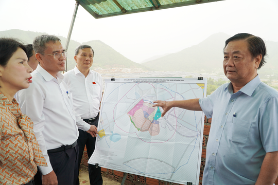 Phó Chủ tịch Quốc hội Lê Minh Hoan khảo sát thực địa Khu liên hợp xử lý chất thải rắn Khánh Sơn và Khu công nghiệp ở Đà Nẵng