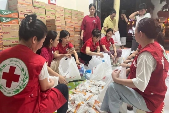 Red Cross Society launches emergency relief for flood-hit Nghe An province