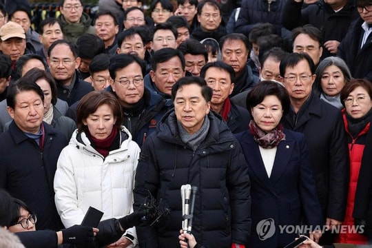 Kiến nghị bãi nhiệm 45 nghị sĩ đối lập gây rúng động Hàn Quốc