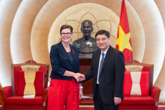 Chủ nhiệm Ủy ban Văn hóa và Xã hội Nguyễn Đắc Vinh tiếp Trưởng đại diện Văn phòng Tổ chức Y tế thế giới tại Việt Nam