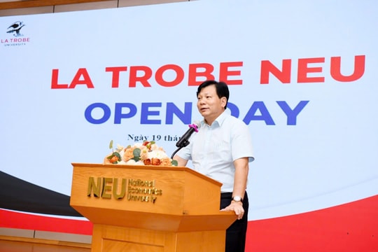 Chương trình liên kết giữa Đại học Kinh tế quốc dân và Đại học La Trobe có gì đặc biệt?