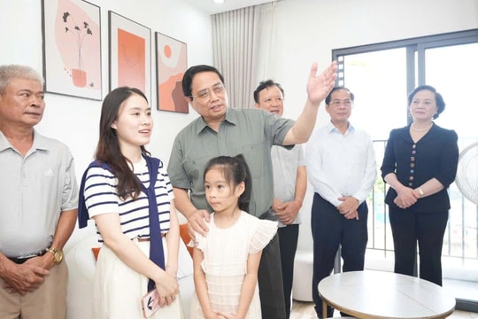 Thủ tướng Phạm Minh Chính thăm cầu Nguyễn Hoàng qua sông Hương và dự án nhà ở xã hội tại TP. Huế